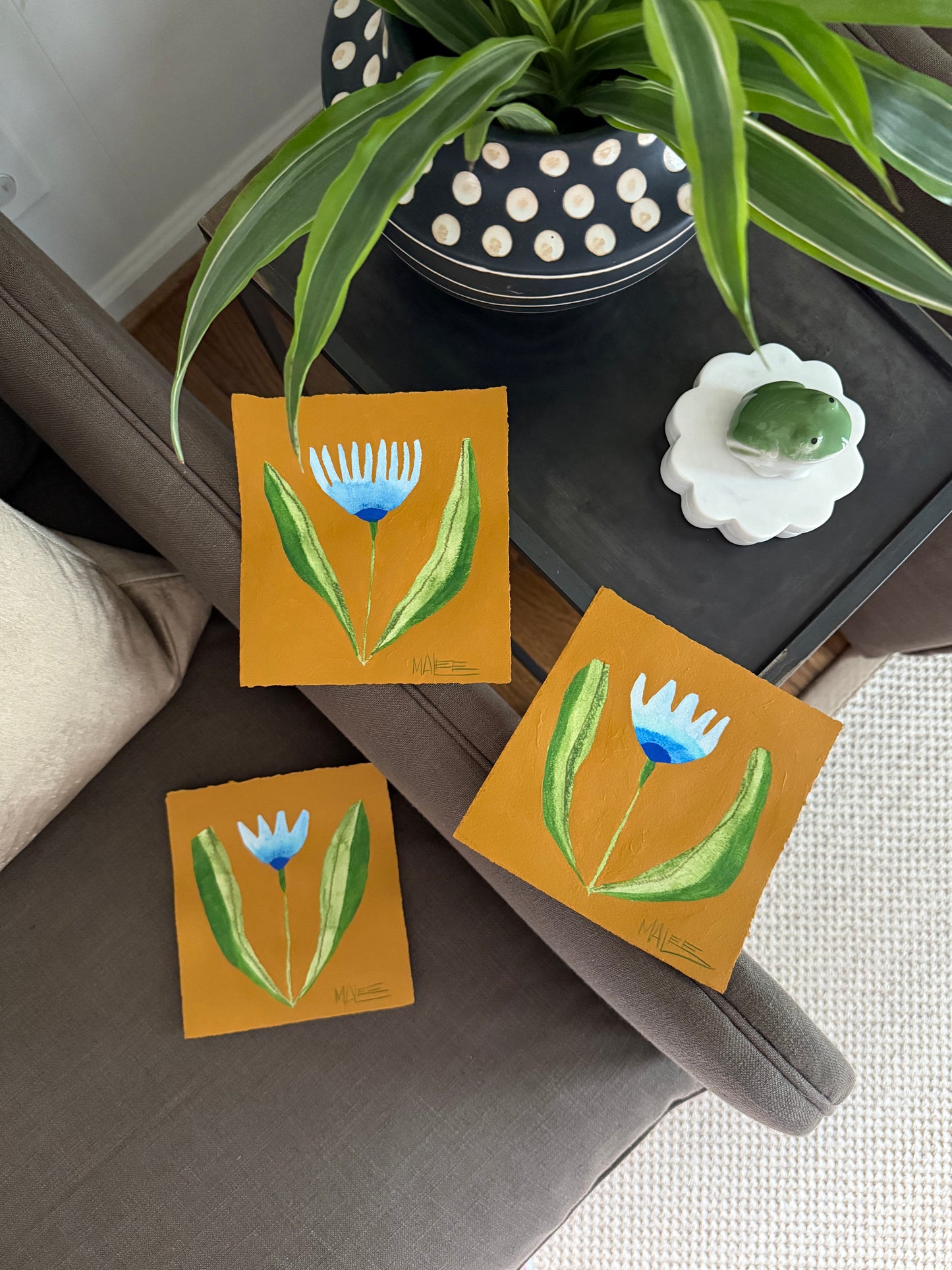Assorted ochre blooms